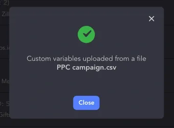 Screenshot der Meldung von Linked Helper, die das erfolgreiche Hochladen einer CSV-Datei mit benutzerdefinierten Variablen bestätigt.