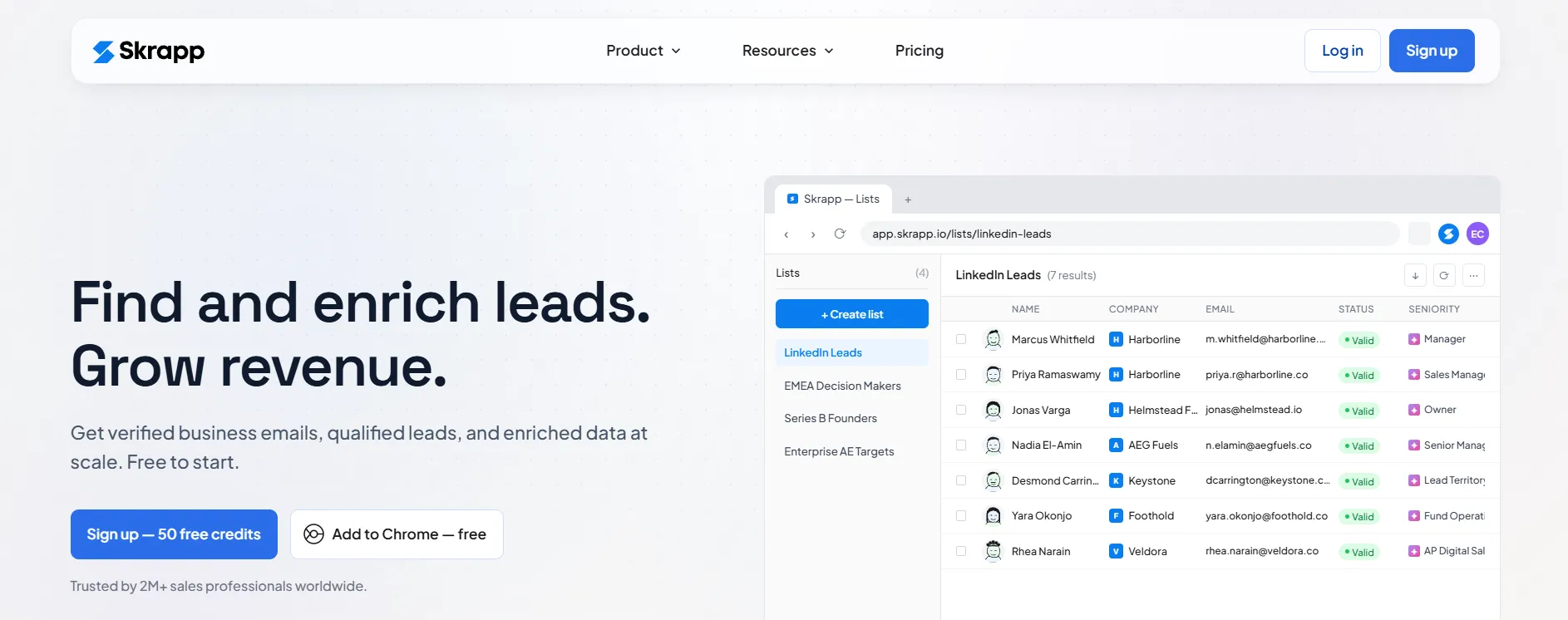 Página inicial da Skrapp com uma pré-visualização da interface de enriquecimento de leads.
