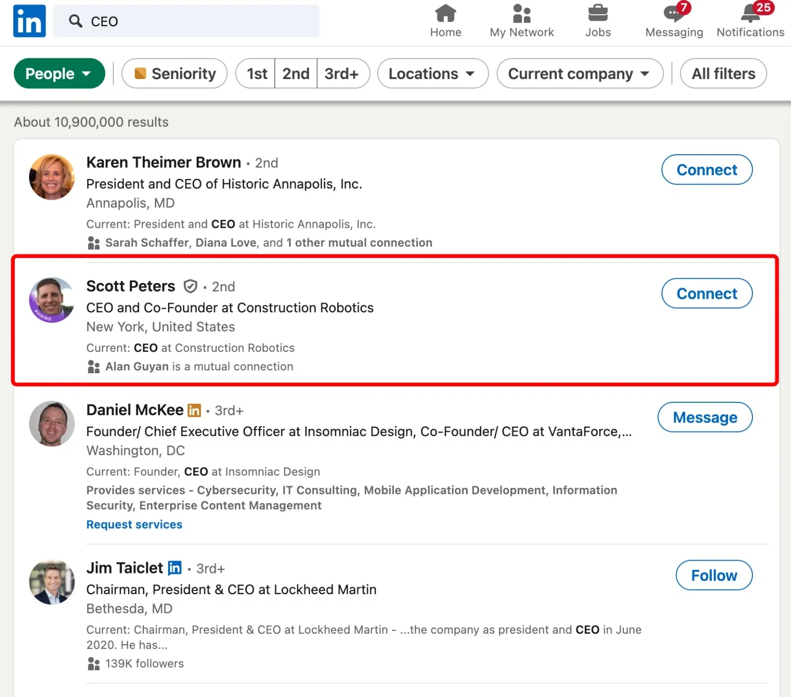 Signification du badge « Hiring » sur LinkedIn (capture d’écran d’une recherche de profils).