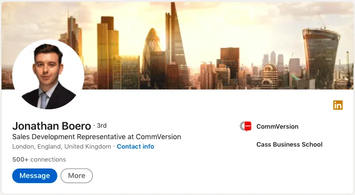 Perfil de vendas esteticamente apelativo no LinkedIn para um representante de vendas