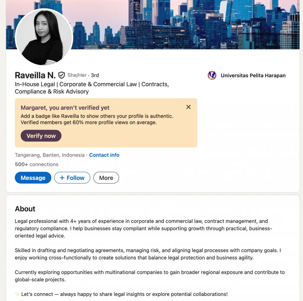 ejemplo de la sección About trasladada por LinkedIn a la parte superior en el modo creador