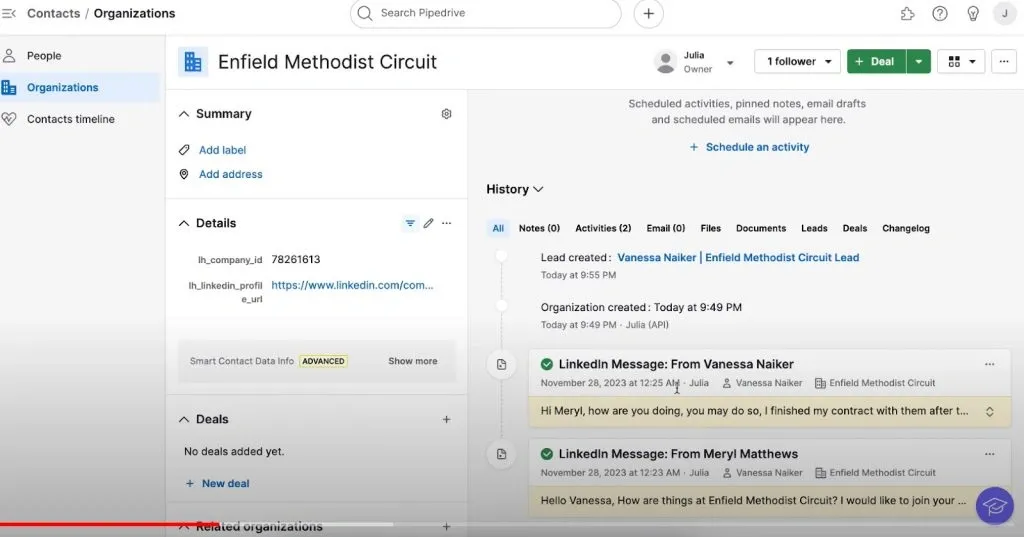CRM-Systeme mit LinkedIn-Integration – Beispiel für die Anzeige des Chatverlaufs im Unternehmensbereich