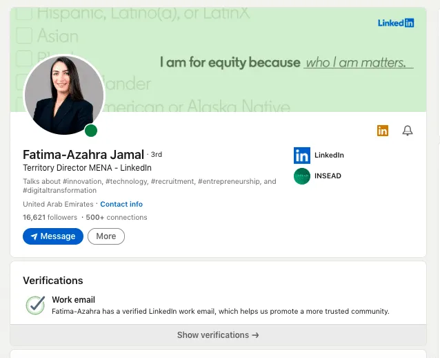 Beispiel für die Verifizierung eines LinkedIn-Profils im Profil einer Führungskraft bei LinkedIn