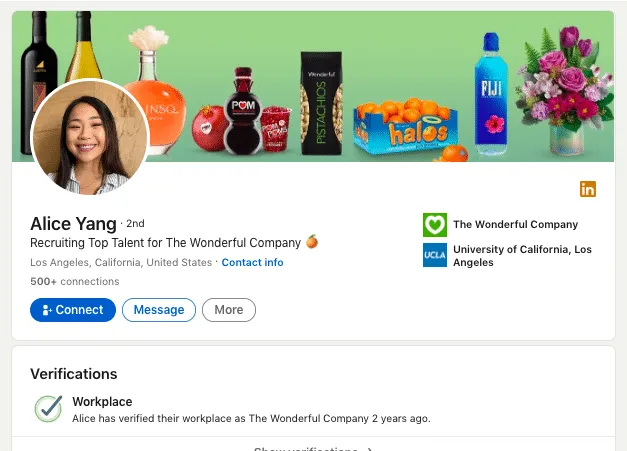 Größe eines LinkedIn-Profilbanners und Beispiel zur Darstellung der Markenidentität.