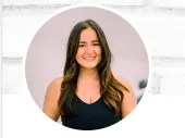 Beispiel für ein lächelndes LinkedIn-Profilbild.