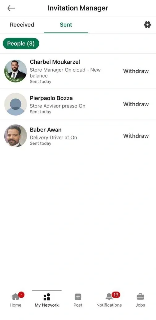 écran de gestion des invitations dans l’application mobile