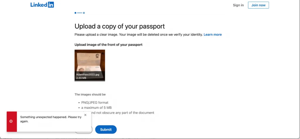 Captura de pantalla para cargar una copia del pasaporte en LinkedIn