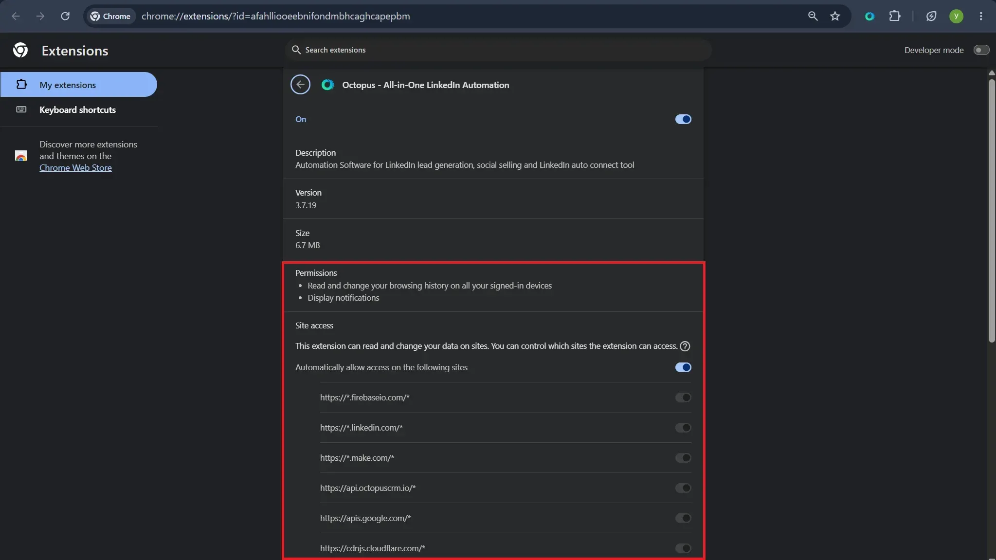 Página de extensiones de Chrome que muestra la versión 3.7.19 de Octopus CRM y su lista de acceso a sitios